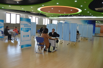 我校邀請資深醫(yī)學專家來校開展專項健康咨詢